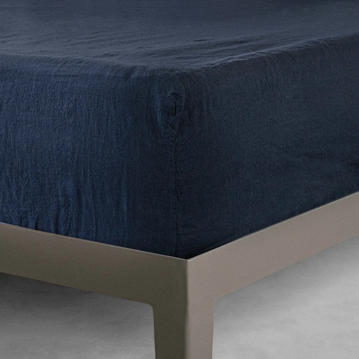 Basix Linen Fitted Sheet - Bateau - Super King