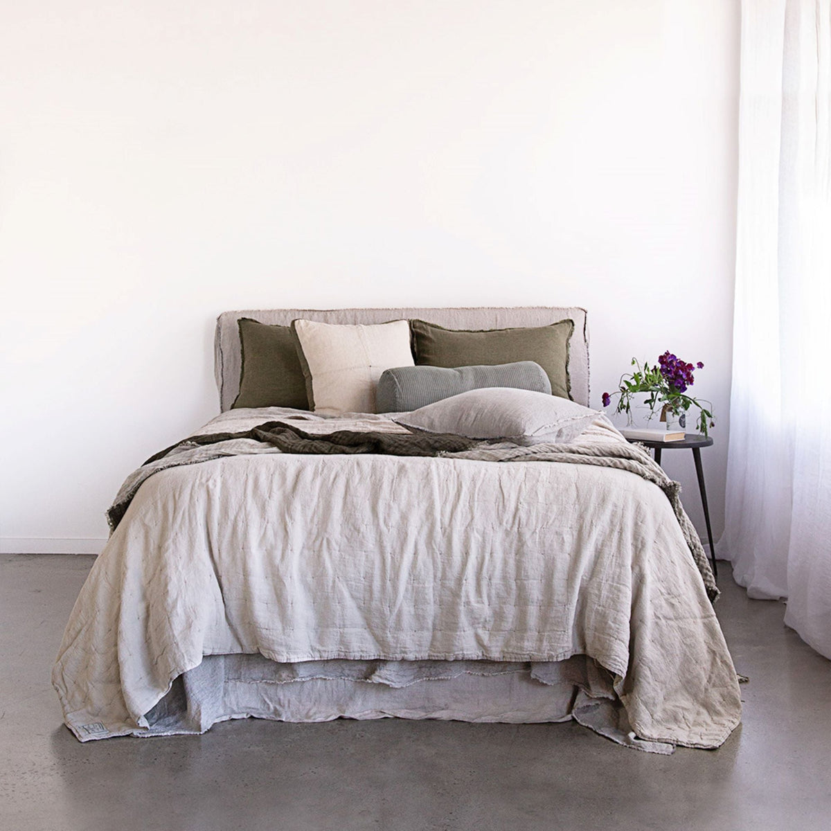 Flocca Linen Bedhead Short - Kali
