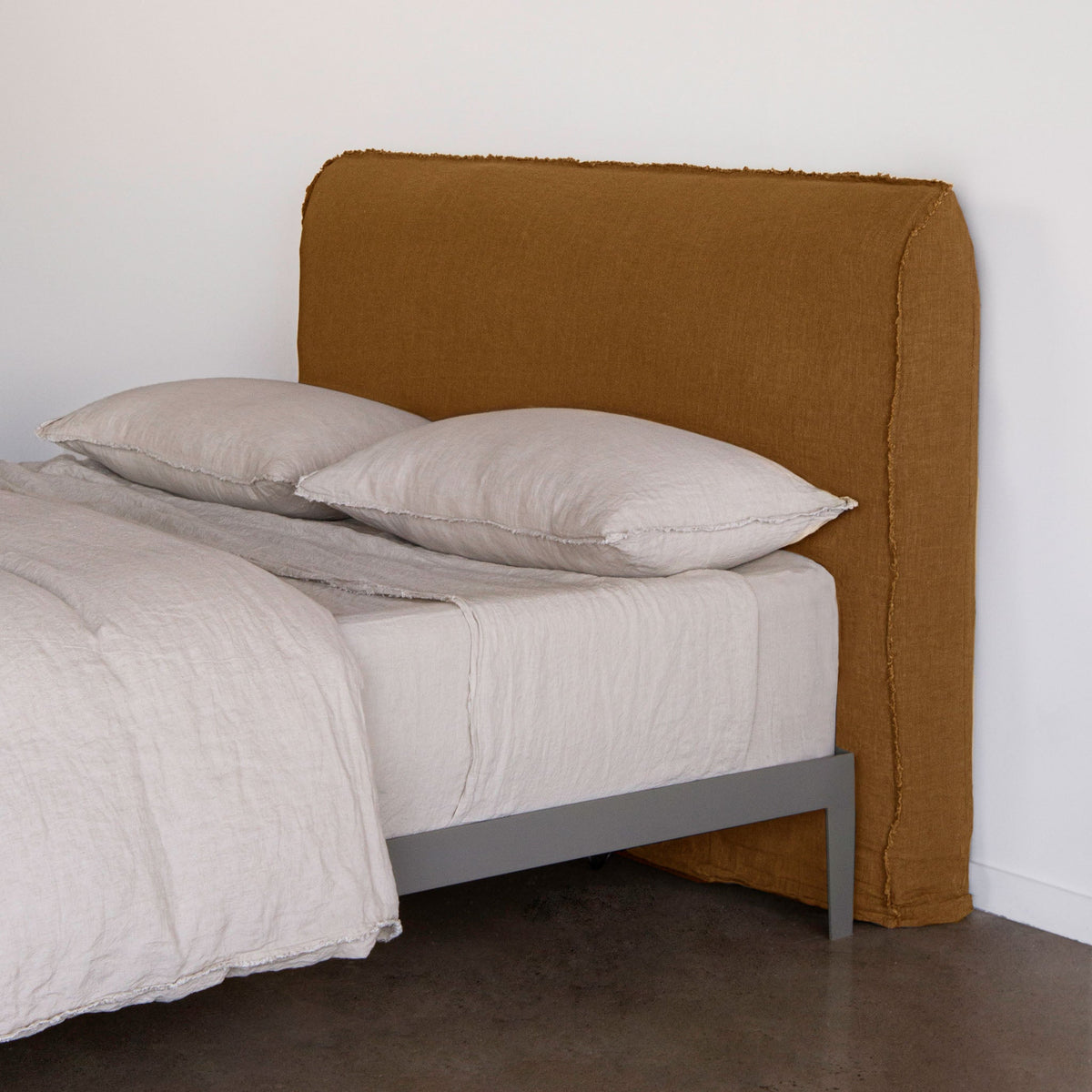 Flocca Linen Bedhead Short - Russo - Queen