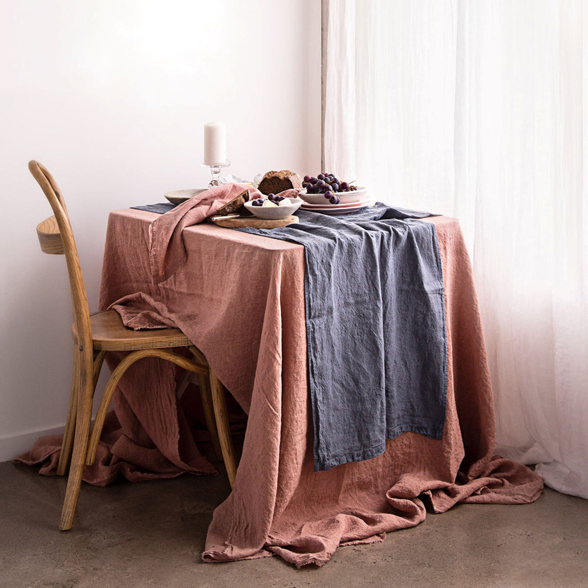 Flocca Linen Tablecloth - Rosa