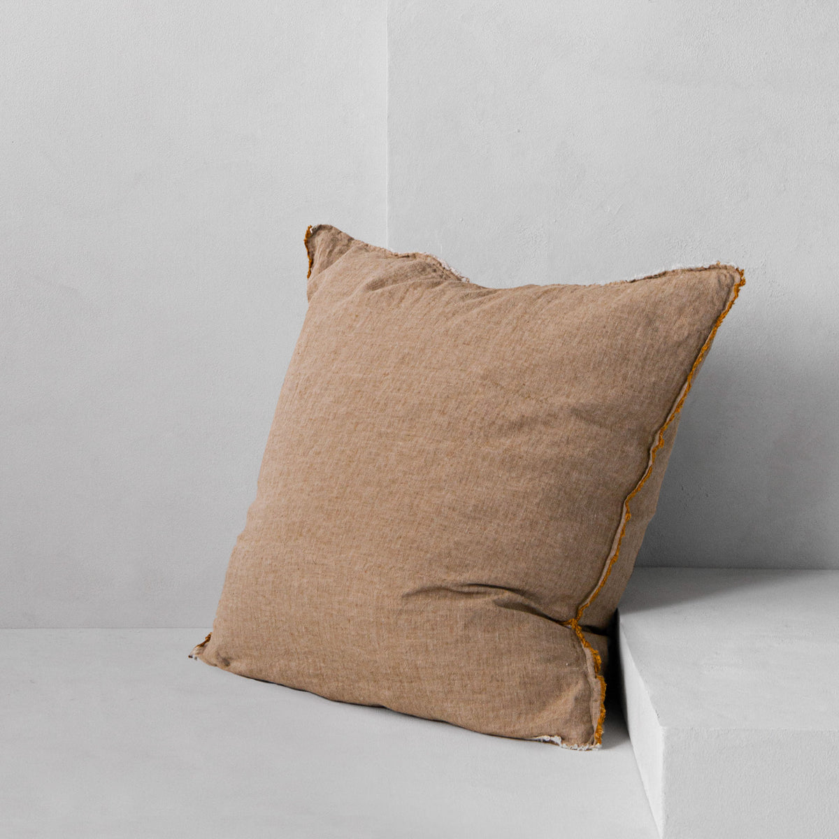 Flocca Linen Cushion - Brun